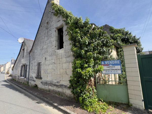 Varrains, Maison tuffeau de 130m² sur 2 niveaux à rénover intégralement.