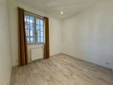 RARE FIND IN SAUMUR CITY CENTRE, 100m² apartment facing the Loire River in a remarkable building
