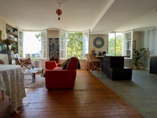 SAUMUR City Centre, facing the Loire River. Renovated 2-bedroom apartment with attic and cellar