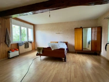 LES ROSIERS SUR LOIRE, Maison en pierre à rénover de 84m²/120m² développables avec dépendances et jardin.