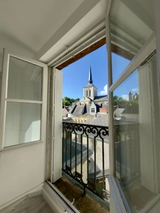 RARE FIND IN SAUMUR CITY CENTRE, 100m² apartment facing the Loire River in a remarkable building