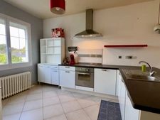 SAUMUR, Near Nantilly, 4 bedroom house of 115m² with garden and garage.