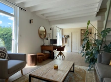SAUMUR AGGLO, Bagneux. Renovated tuffeau house of 142m2 with terrace and enclosed landscaped garden.