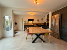 CHOUZE SUR LOIRE, Maison tuffeau 4 chambres avec vie de plain-pied sur jardin arboré clos.