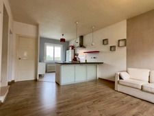SAUMUR, Proche Nantilly, Maison 4 chambres de 115m² avec jardin et garage.