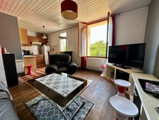 SAUMUR, Quartier Gare - Université, Appartement T2 avec stationnement, terrasse et jardin privatif de 130m²