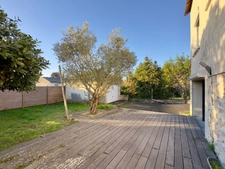 SAUMUR, Near Nantilly, 4 bedroom house of 115m² with garden and garage.