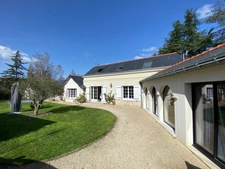 VARENNES SUR LOIRE, Longère rénovée de 134m² habitables / 151m² utiles avec garage et jardin