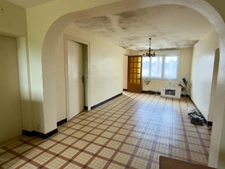 LES ROSIERS SUR LOIRE, Maison en pierre à rénover de 84m²/120m² développables avec dépendances et jardin.