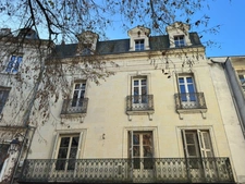 SAUMUR Ultra-centre, Maison de ville de 285m² avec grande terrasse de 40m²