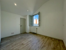 RARE FIND IN SAUMUR CITY CENTRE, 100m² apartment facing the Loire River in a remarkable building