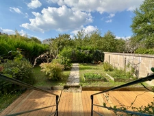 SAUMUR, Quartier Gare - Université, Appartement T2 avec stationnement, terrasse et jardin privatif de 130m²