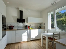 VIVY à 3 Km du Centre-bourg, Maison rénovée sur sous-sol aménagé de 160m² habitables avec garage et jardin