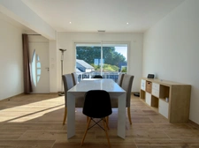 VIVY à 3 Km du Centre-bourg, Maison rénovée sur sous-sol aménagé de 160m² habitables avec garage et jardin