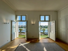 RARE FIND IN SAUMUR CITY CENTRE, 100m² apartment facing the Loire River in a remarkable building