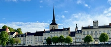 RARE FIND IN SAUMUR CITY CENTRE, 100m² apartment facing the Loire River in a remarkable building