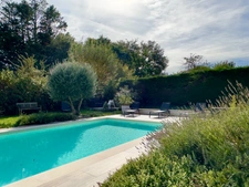 BAGNEUX, Maison familiale 4 chambres sur jardin arboré-clos avec terrasses et piscine chauffée.
