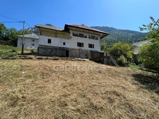 2-bedroom house (82m²) with a 300m² barn to renovate