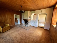 2-bedroom house (82m²) with a 300m² barn to renovate
