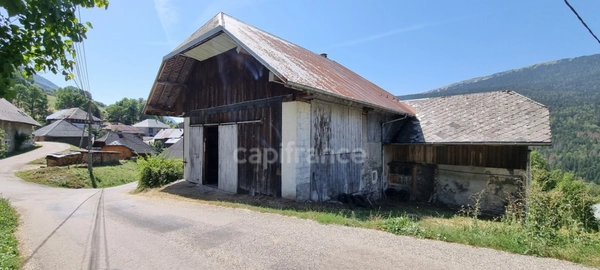 Maison T4 82m² avec Grange 300m² à rénover