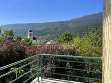 2-bedroom house (82m²) with a 300m² barn to renovate