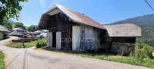 2-bedroom house (82m²) with a 300m² barn to renovate
