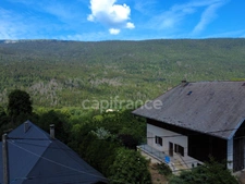 2-bedroom house (82m²) with a 300m² barn to renovate