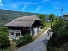 2-bedroom house (82m²) with a 300m² barn to renovate