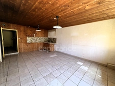 2-bedroom house (82m²) with a 300m² barn to renovate
