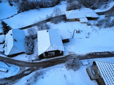 2-bedroom house (82m²) with a 300m² barn to renovate
