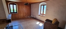 2-bedroom house (82m²) with a 300m² barn to renovate