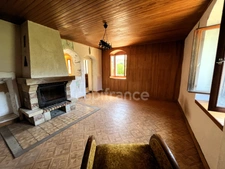 2-bedroom house (82m²) with a 300m² barn to renovate