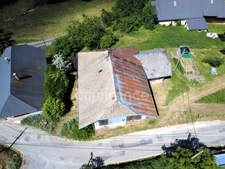 2-bedroom house (82m²) with a 300m² barn to renovate