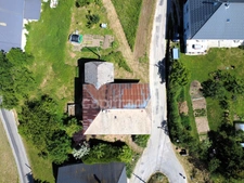 2-bedroom house (82m²) with a 300m² barn to renovate
