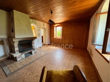 2-bedroom house (82m²) with a 300m² barn to renovate