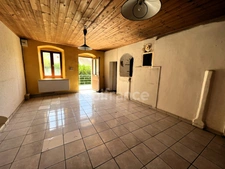 2-bedroom house (82m²) with a 300m² barn to renovate