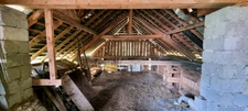2-bedroom house (82m²) with a 300m² barn to renovate