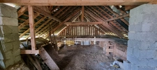 2-bedroom house (82m²) with a 300m² barn to renovate