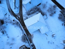 2-bedroom house (82m²) with a 300m² barn to renovate