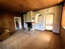 2-bedroom house (82m²) with a 300m² barn to renovate