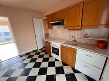 Maison sur sous-sol et terrain plat proche du centre-ville