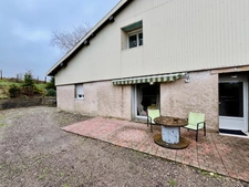Immeuble rénové composé de 2 appartements avec terrasses et jardin