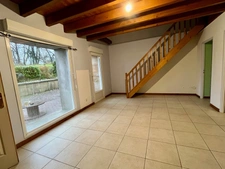Immeuble rénové composé de 2 appartements avec terrasses et jardin