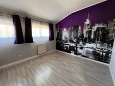 Maison familiale atypique avec grand garage attenant