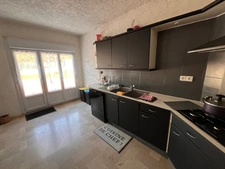 Maison familiale atypique avec grand garage attenant
