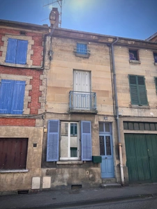 Maison de ville avec cour intimiste et petite dépendance