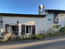 A saisir! Maison de village avec grand garage indépendant neuf !