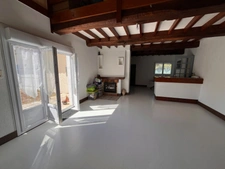 Maison familiale atypique avec grand garage attenant