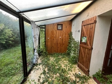 A saisir! Maison de village avec grand garage indépendant neuf !