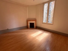 Maison de ville avec cour intimiste et petite dépendance